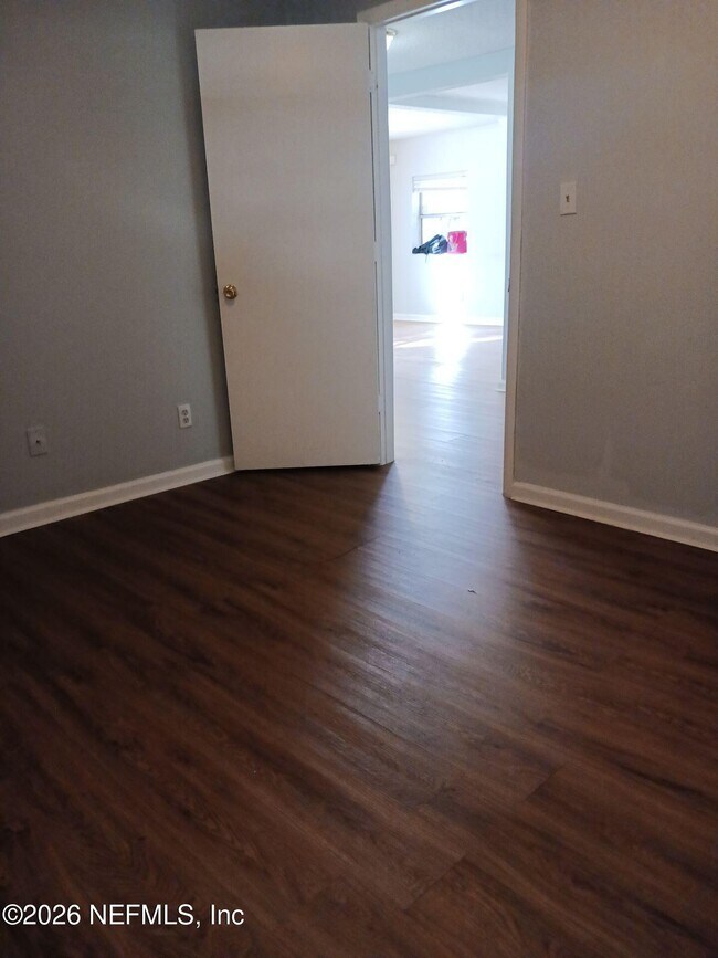 Foto del edificio - 865 W 27th St