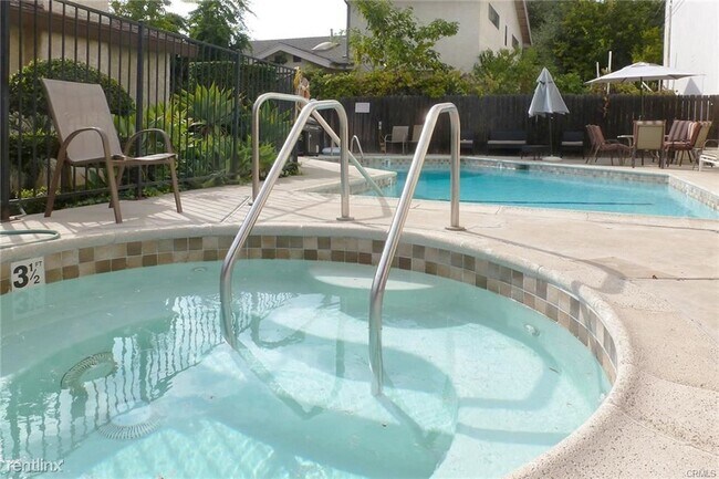 Foto del edificio - 2 br, 2 bath Condo - 365 Mariposa Ave Apt A