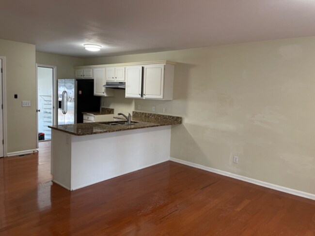 Foto del edificio - 144 Stoneforest Dr