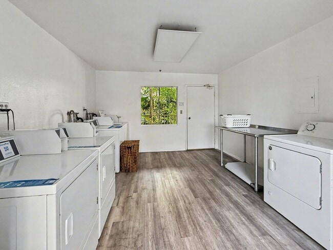 Building Photo - Westgate Apartments LLC