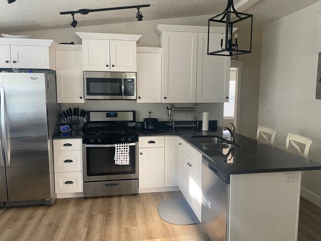 Building Photo - 255 E 400 S