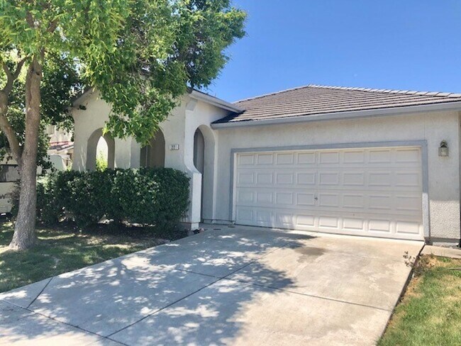 Building Photo - Beautiful 3 Bedroom 2 Bath Home in North N...