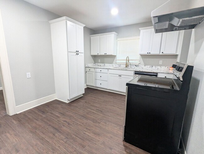 Foto del edificio - Available Now! Remodeled Cottage Home