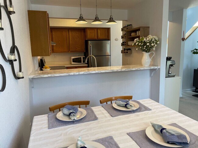 Foto del edificio - Charming 3b/2.5b Townhome In Louisville