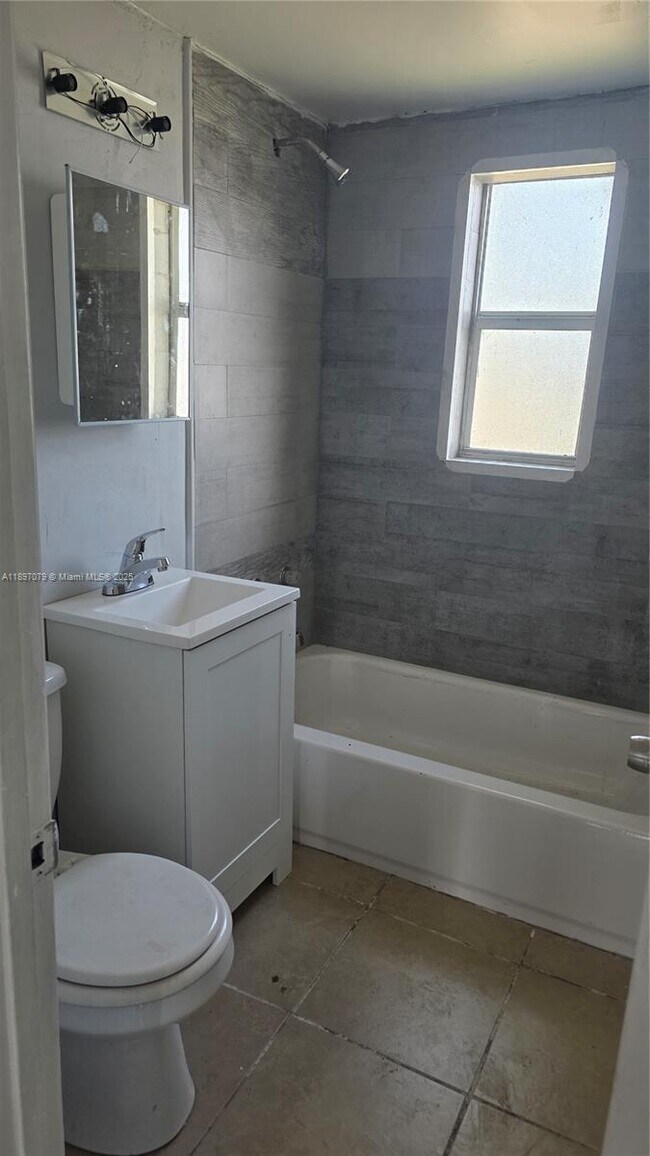 Foto del edificio - 7001 NW 15th Ave