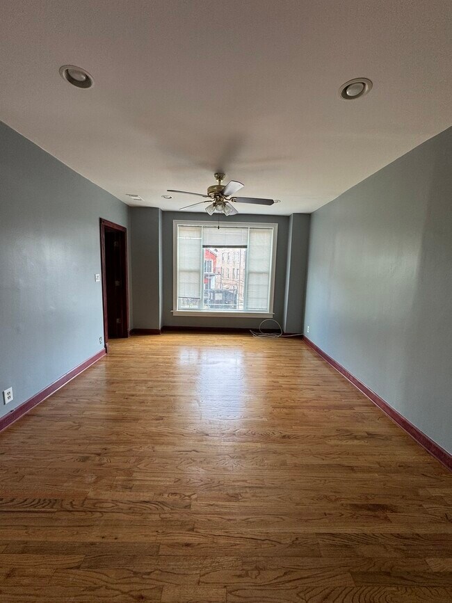 Foto del edificio - 1816 W 23rd St