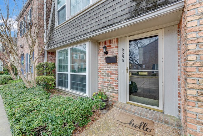 Foto del edificio - Immaculate 2-bedroom townhome nestled in t...