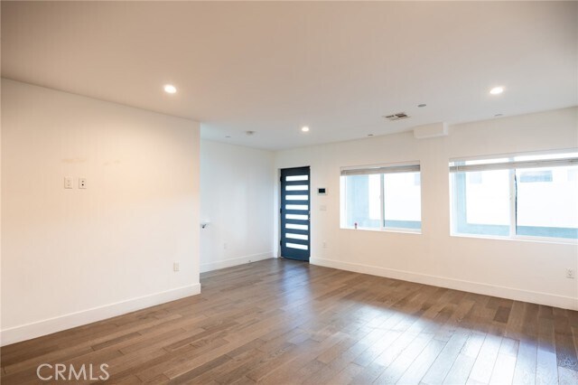 Building Photo - 6810 Simpson Ave