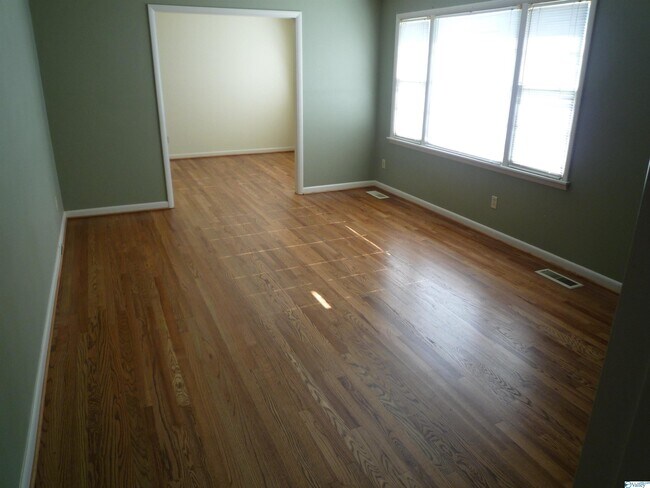 Foto del edificio - 222 Drake Ave SW
