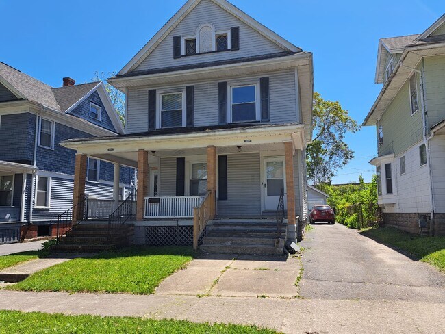 FrontView - 307 Cedarwood Ter