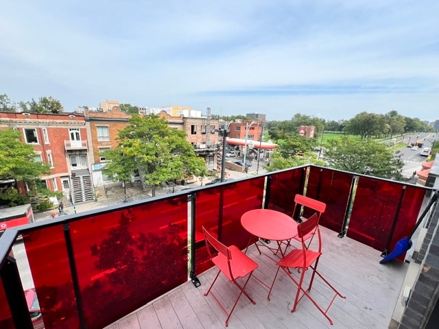 Building Photo - 4534 Av Du Parc