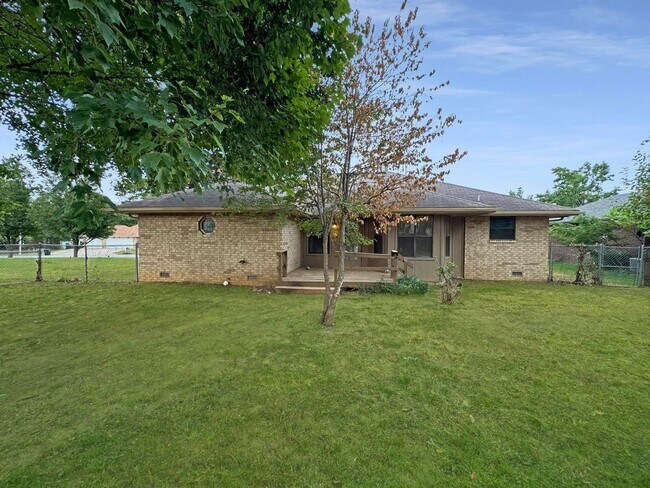 Building Photo - 303 S Suburban Ave