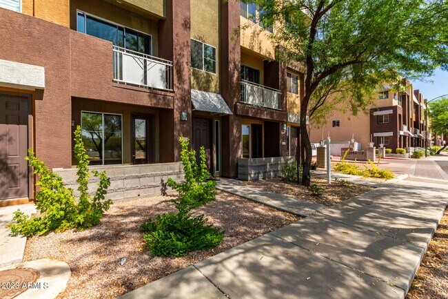 Foto del edificio - 6745 N 93RD Ave