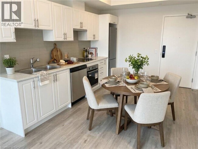 Building Photo - 461 Green Rd