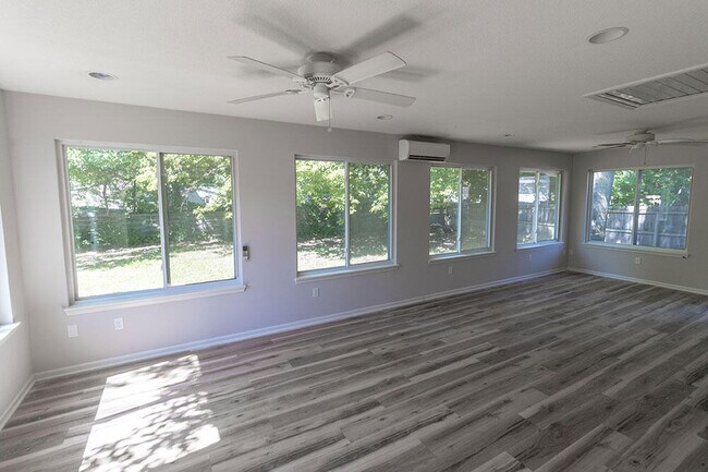 Building Photo - 1404 Jean Rae Dr