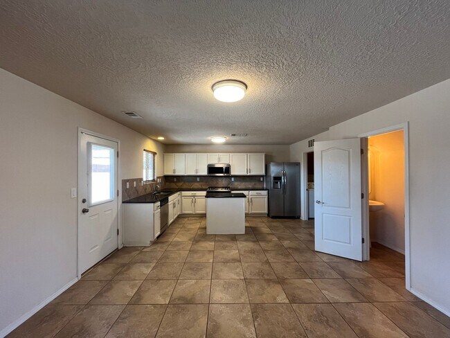 Building Photo - Roomy 3 Bedroom 2 Bathroom Home In Los Lunas!