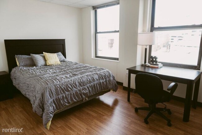 Foto del edificio - 2 br, 1 bath Apartment - 305 W. Broadway