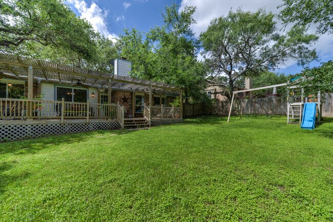 Building Photo - Immaculate 3 Bedroom - 2 Bath Home for Rent in Misty Oaks!