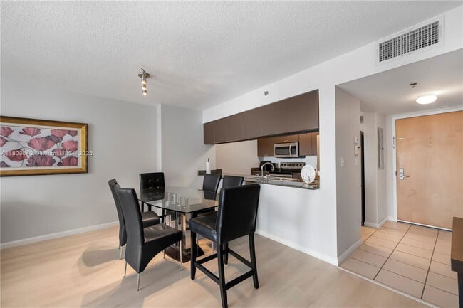 Building Photo - 1200 Brickell Bay Dr