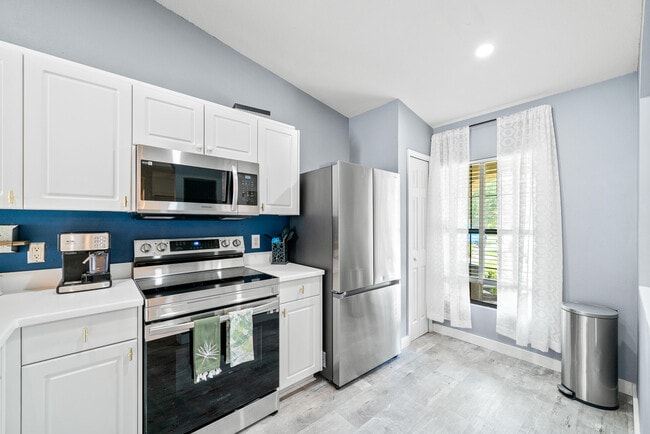 Building Photo - 1010 Luminary Cir