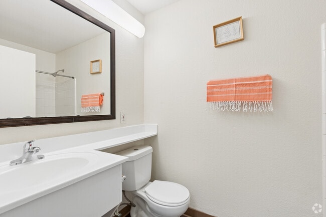 Studio - 254SF - Bathroom - Vivo Living Forest Hills