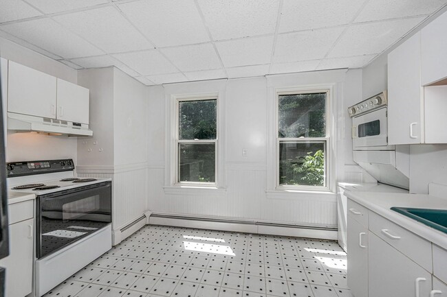 Building Photo - 1405 River St