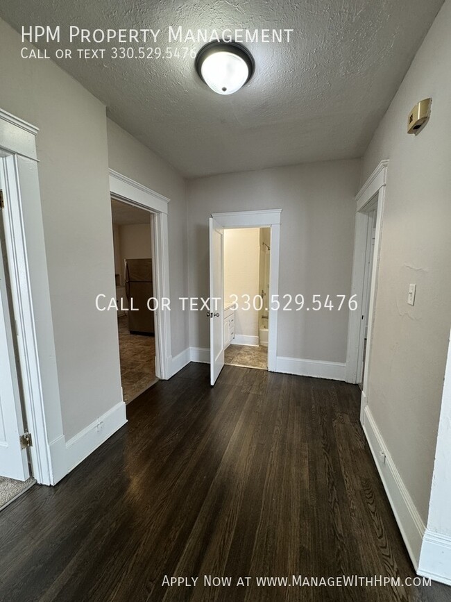 Building Photo - Two Bedroom Apartment for Rent!