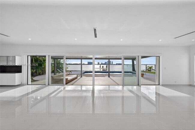 Foto del edificio - 1101 S Shore Dr