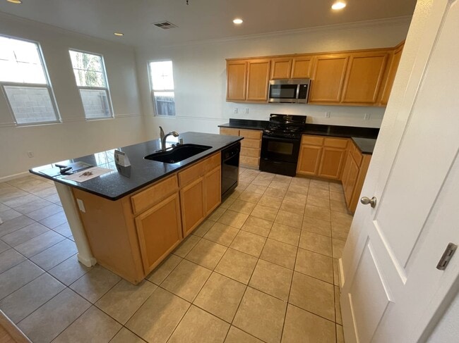Building Photo - 1827 Bella Lago Dr