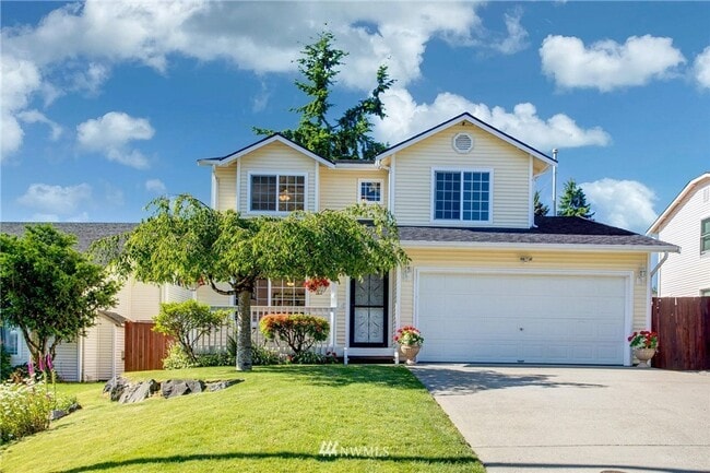 Foto del edificio - Modern Updated Detail and Designed 3bd 2.5bath Everett Home!