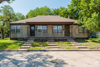 Building Photo - 1127 W 16th St N