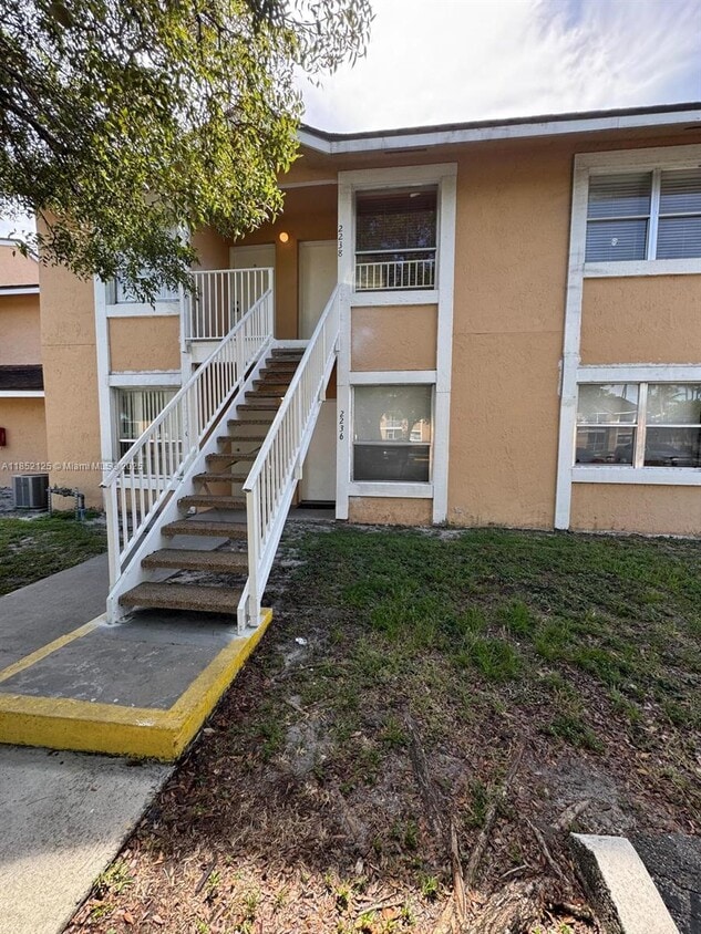 Foto principal - 2238 SW 81st Ave
