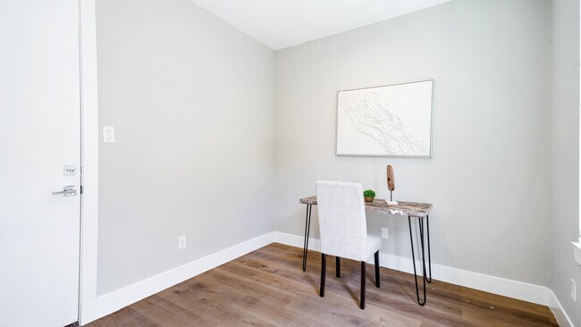 Foto del edificio - 2026 N Prairie Ave