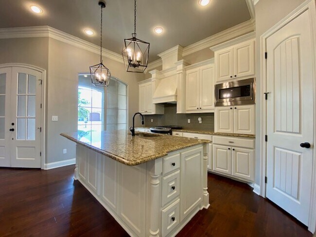 Building Photo - Beautiful 3 Bedroom 2 Bath Home in Lost Ri...