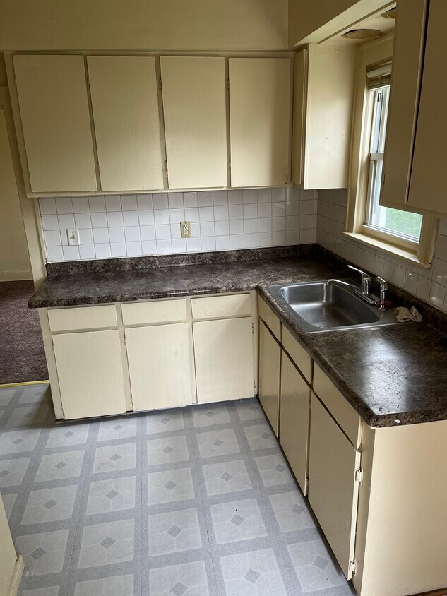 Primary Photo - 34 W Cicotte St