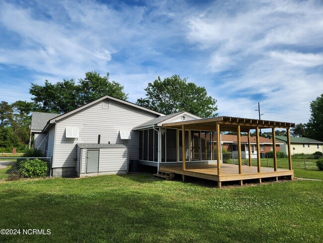 Building Photo - 1372 Hibbs Rd