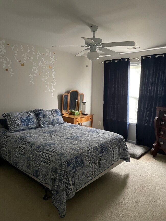 Foto del edificio - 1216 Derry Ln