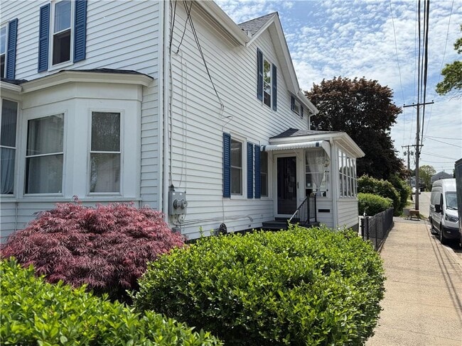 Building Photo - 182 Newland Ave