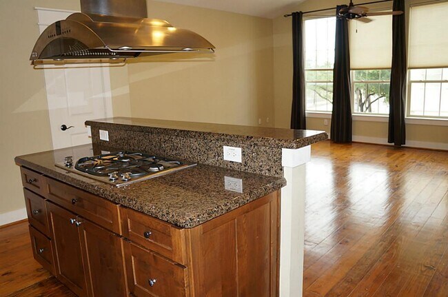 Building Photo - 102 Riley Ln