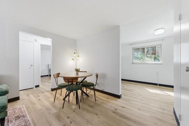 Building Photo - 298 Lumar Dr