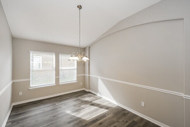 Building Photo - 1098 Maple Ln