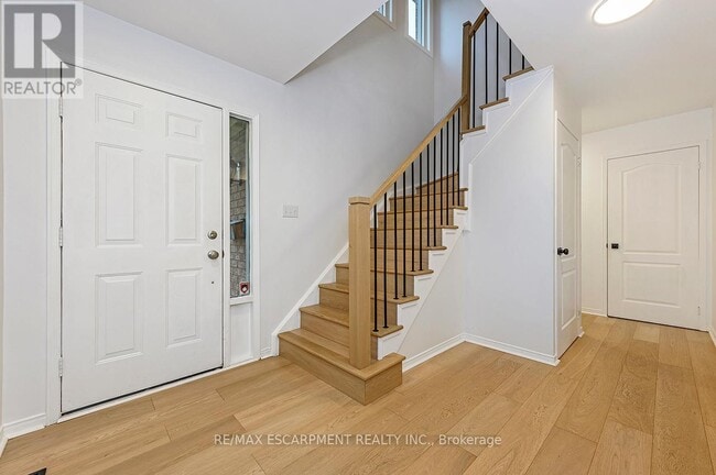 Building Photo - 77 Birchway Pl