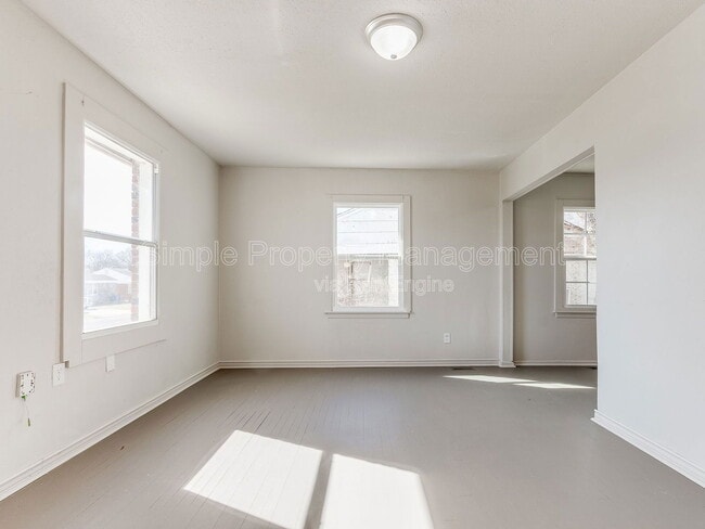 Building Photo - 517 E Boeing Dr