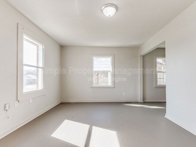 Foto del edificio - 517 E Boeing Dr