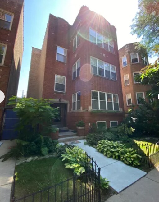 Primary Photo - 1731 W Catalpa Ave
