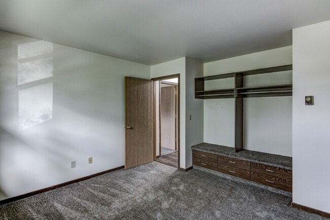Building Photo - Hamilton Square Apartments