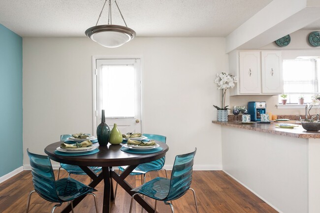 Dining Room - Trails of Signal Mountain