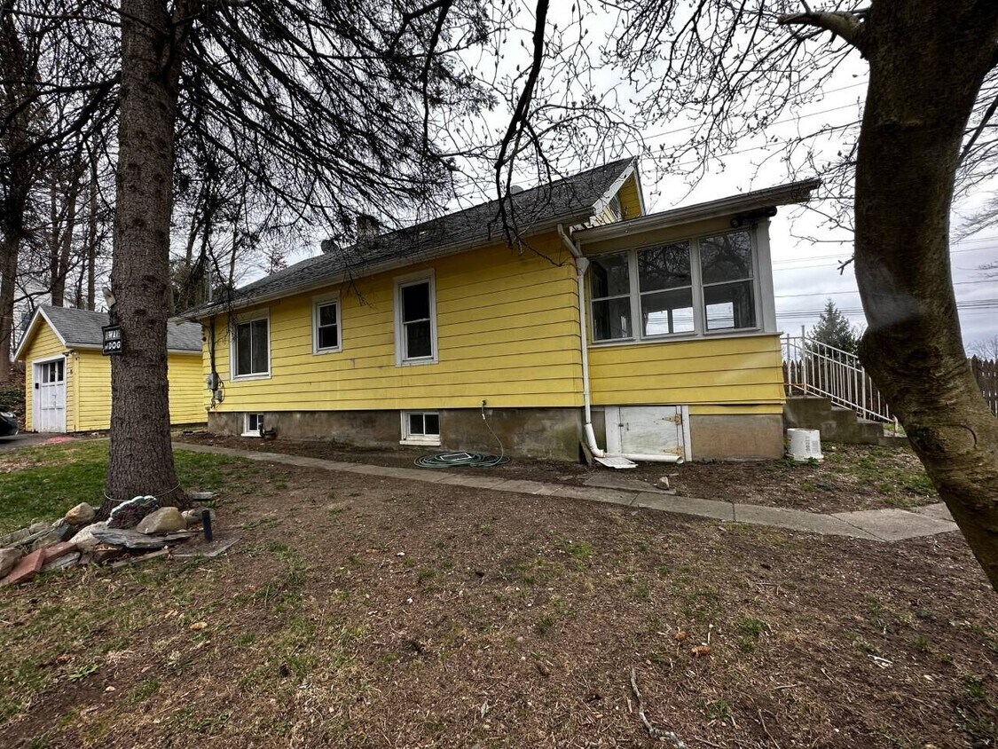 Primary Photo - 27 Howard Rd