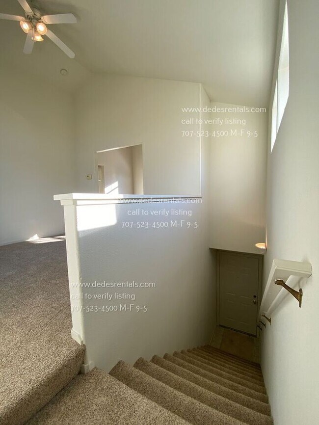 Building Photo - 1227 Hidden Creek Pl
