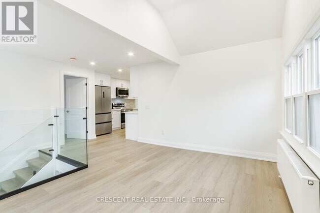 Building Photo - 180 Queens Dr